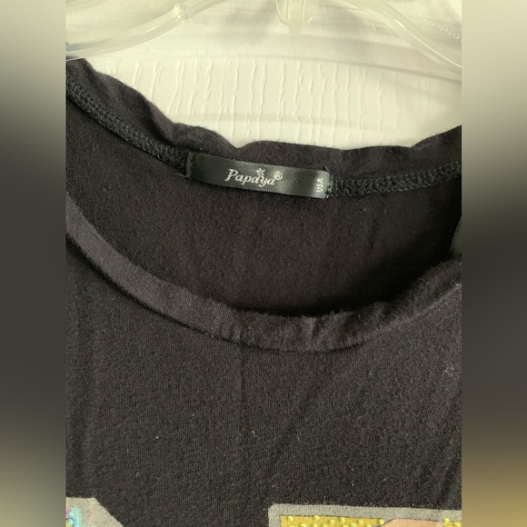 Black blouse with comic print size Medium - Picture 6 of 8